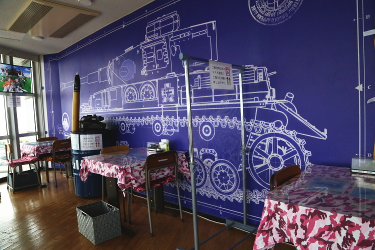 ガルパン喫茶の壁に描かれた洗車の絵